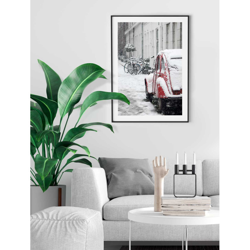 Klassisk r&ouml;d bil i sn&ouml;n - Vintermotiv