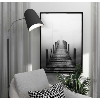 Vacker träbrygga & dimma - Svartvit Poster