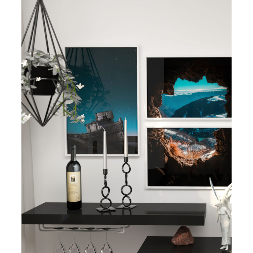 Strandat och Övergivet Fartyg - Svartvit Poster med Färg