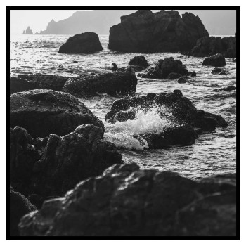 Klippor & hav - Svartvit kvadratisk poster