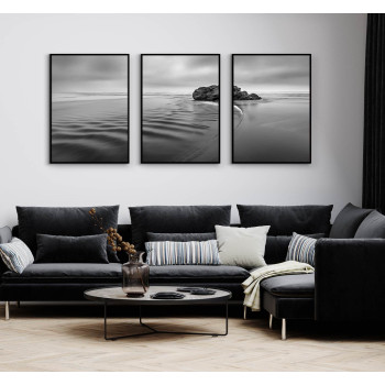 Lugnt hav med små svallvågor - Svartvitt poster set i tre delar