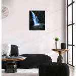 Ljusblått vattenfall - Svartvit poster med färg