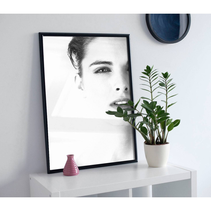 Kvinna Porträtt - Svartvit & Enkel Fashion Poster