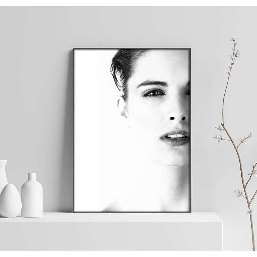 Kvinna Porträtt - Svartvit & Enkel Fashion Poster