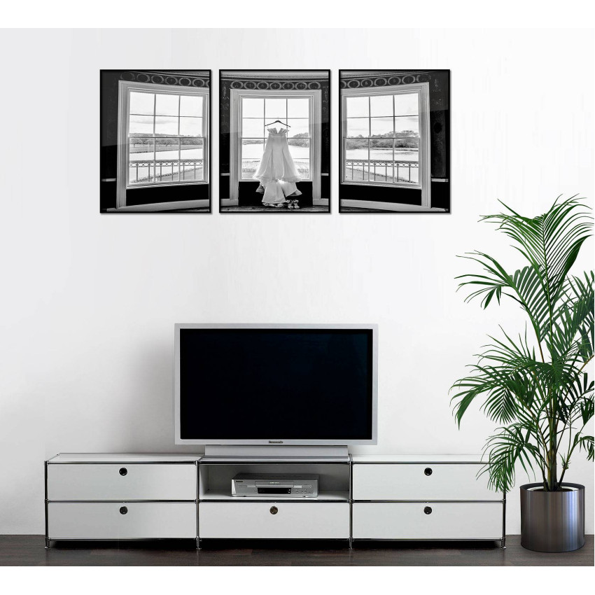 Vit klänning i slottet - Tredelad svartvit poster