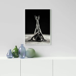 Kvinna med Ben i Luften - Svartvit Fashion Poster