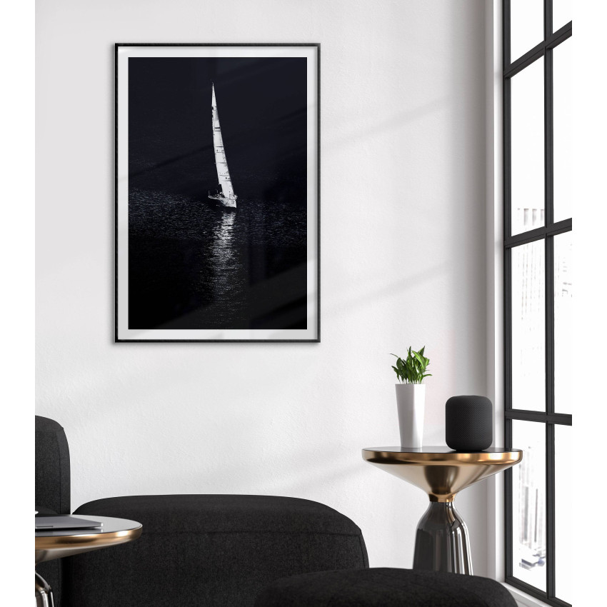 Segelbåt på mörkt vatten - Svartvit poster