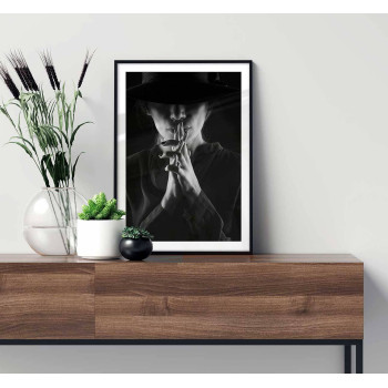 Mystisk kvinna i hatt - Mörk svartvit poster