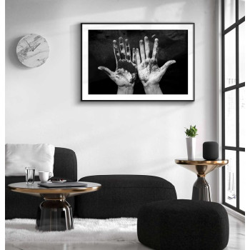 Sand i händer - Svartvit affisch