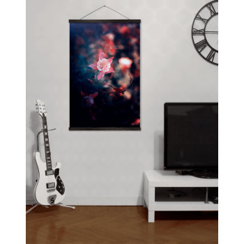Vacker Blomma i Fokus - Tavlor och Posters