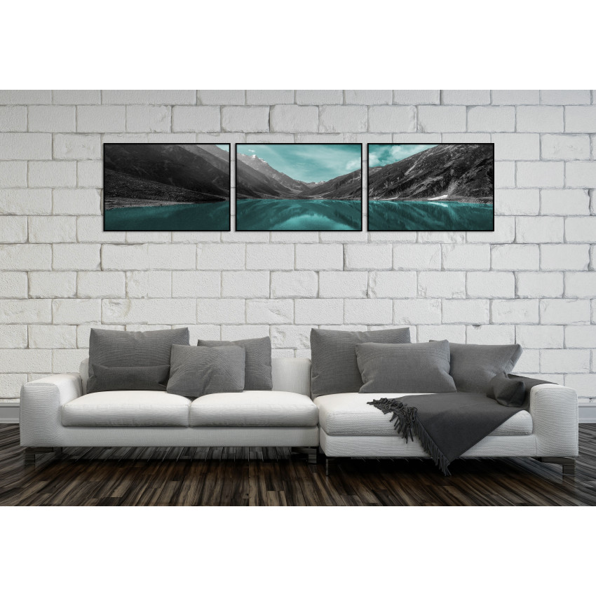 Svartvit tavla med färg i tre delar - Sjö & natur